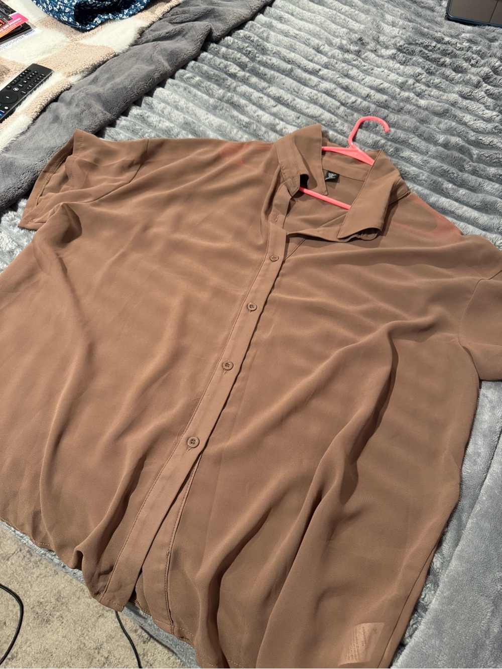 Women’s Brown Short-Sleeve Button-Up Shirt